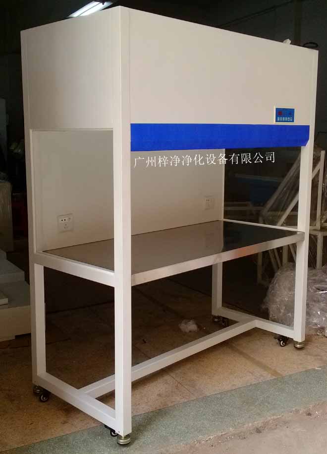 潔凈工作臺(tái),是一種提供局部無塵、無菌工作環(huán)境的空氣凈化設(shè)備。