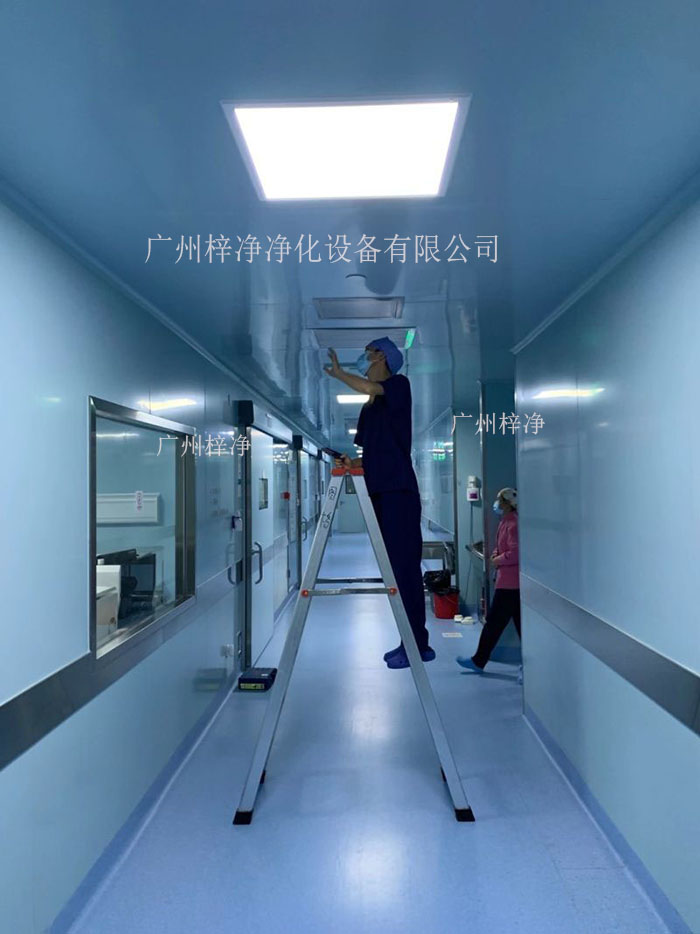 高效空氣過濾器更換現(xiàn)場實(shí)拍圖